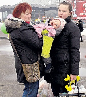 Soțul ei, Gumchenko, nu o lasă să-și vadă familia