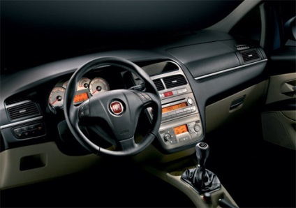 Noua linie Fiat 2012, poze si pret fiat linea 2013, dimensiuni, clearance-ul, specificatii si consum