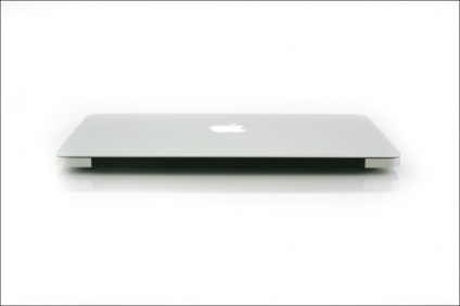 Преглед ябълка MacBook Air през 2010 г. (11, 6 