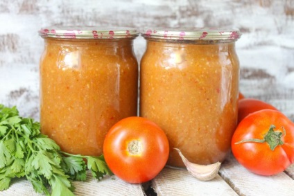 Hot Sauce cukkini és a paradicsom a téli recept egy fotó