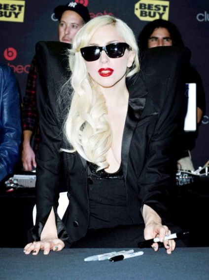 Lady Gaga peruci afișează starea de spirit
