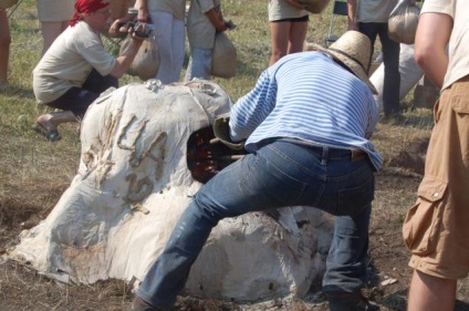 O sobă din ziare sau un ceramist de vară în aer liber - târg de maeștri - manual, manual