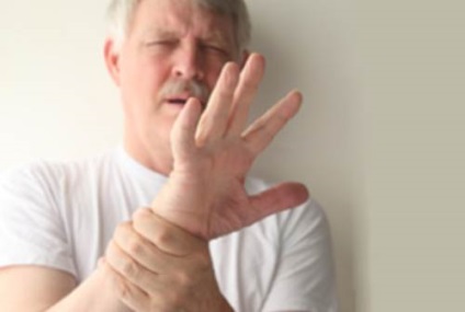 De ce mâinile se agită din motive psihologice, medicale și fizice