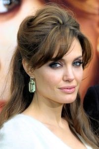 Coafurile lui Angelina Jolie