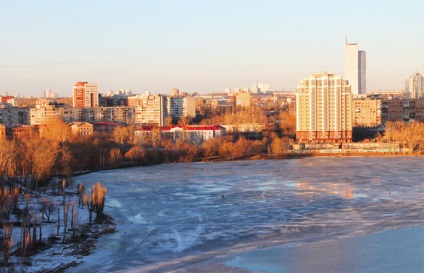 Mers pe acoperișurile din Ekaterinburg