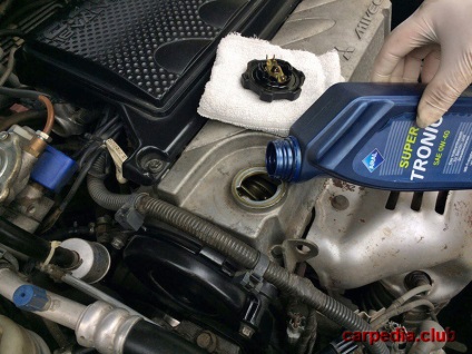 Verificarea nivelului și completarea uleiului de motor mitsubishi galant ix 2003