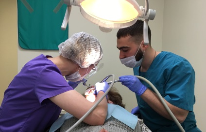 Lucrați în patru mâini sau de ce un dentist asistent dentist - un student