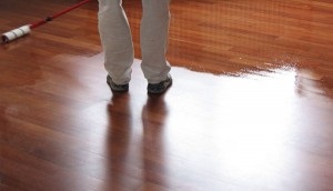 A padló javítási kezük lépésről lépésre útmutató