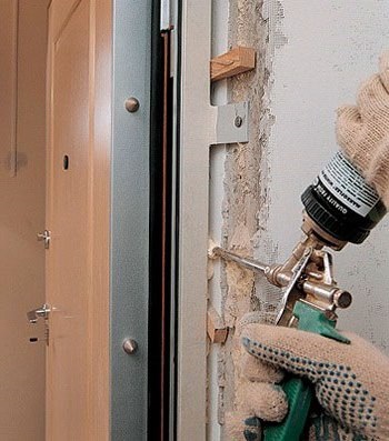 Reparare de usi metalice de intrare, reparare de apartamente cu mânerele proprii