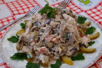 Rețete de salate delicioase cu ciuperci pe masa festivă și fotografii de salate de ciuperci pentru noul an