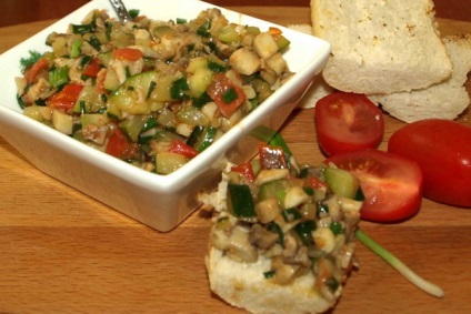 Rețete de salate delicioase cu ciuperci pe masa festivă și fotografii de salate de ciuperci pentru noul an