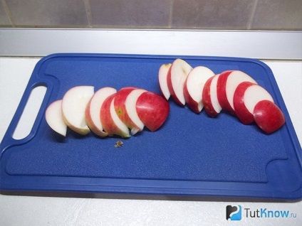 Retezați merele prăjite cu scorțișoară