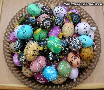 Festett húsvéti tojás forró viasszal