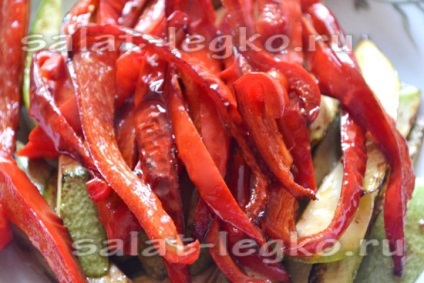 Salată de vinete cu ardei iute și roșii pentru iarnă