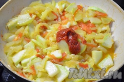Saláta cukkini, paprika és paradicsom télen - a recept egy fotó