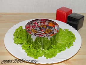 Salata de primavara cu telina, castraveti, ardei, ridiche si rosii
