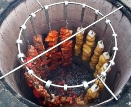 Shish kebab de carne de porc în tandoor