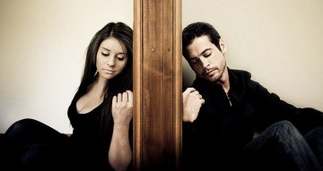 Conspirație puternică și rugăciune pentru separarea unui soț iubit de o altă femeie