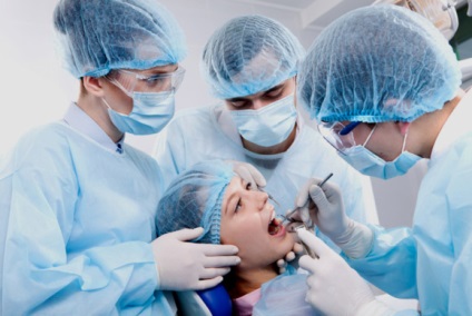 Dental Clinic de Dr. Livshits - chirurgie dentară în cavitatea bucală