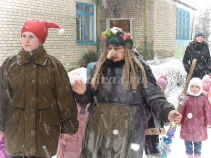 Peisaj pentru carnaval în grădinița de pe stradă