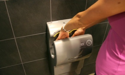Сешоар за ръце в инсталацията за баня и монтаж на сушилнята, както и съвети как да изберете, баня ремоделиране