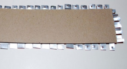 Három szokatlan karkötő minden részéből alumínium doboz kezét lépésről lépésre fotó