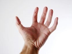 Agitarea mâinilor - cauze și tratamentul bolii