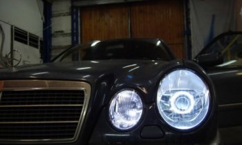 Tunerii farurilor Mercedes 200 cu mâinile lor