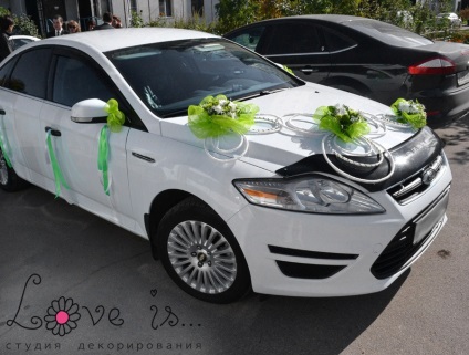 Decoratiuni auto, decoratiuni de nunta din flori reale si tesaturi pentru nunta