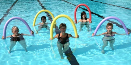 Exerciții în piscina pentru pierderea în greutate - seturi de exerciții pe aqua aerobic și gimnastică cu recenzii