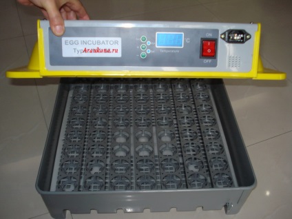 Un dispozitiv pentru rotirea tăvilor într-un incubator de casă, un regulator al incubatorului pentru un incubator auto-fabricat