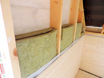 Izolarea termică a casei din lemn pe exterior și interior