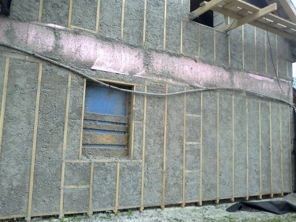 Izolarea termică a casei din lemn pe exterior și interior