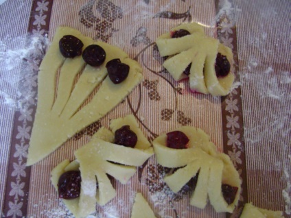 Cârjei de cireșe din coace - cum să gătești covrigi cu cireșe, rețetă pas cu pas cu o fotografie