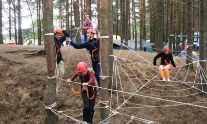 Supraviețuit de încredere sau aproape totul despre cursul de coarde - team building, psihologie, curs de frânghie,