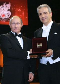 Vladimir Putin a primit premiul german pentru pace