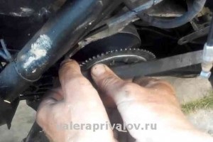 Schimbarea unei centuri a unui variator pe un scuter cu motorul 139qmb