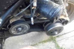 Schimbarea unei centuri a unui variator pe un scuter cu motorul 139qmb