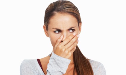 Mirosul din nas al cauzei și al tratamentului