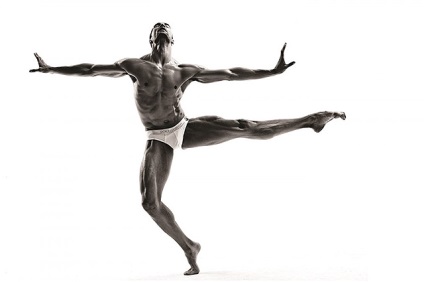 Viața unui bărbat de doi metri ca cea mai înaltă dansatoare de balet din fabrica din Kalmels a devenit un model,