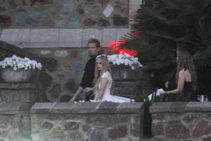 Avril Lavigne sa căsătorit