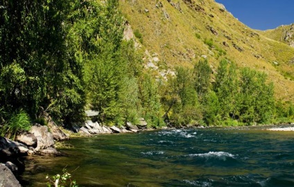 Masina pe altai de munte