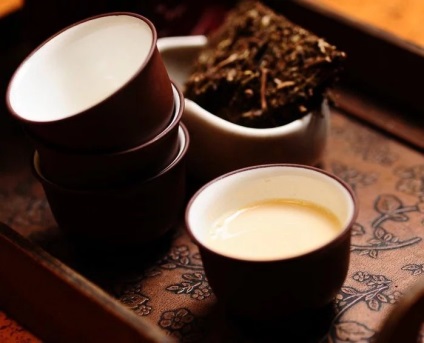 Tea, koumiss, ayran nemzeti italok és helyes receptjeik
