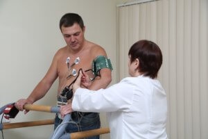 Ce este un test de alergare în cardiologie, numirea, procedura și contraindicațiile