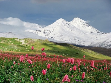 Elbrus - decorarea Caucazului și a celui mai înalt munte al Rusiei