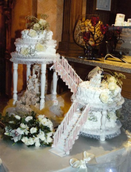 Fényképek esküvői torták Kiev