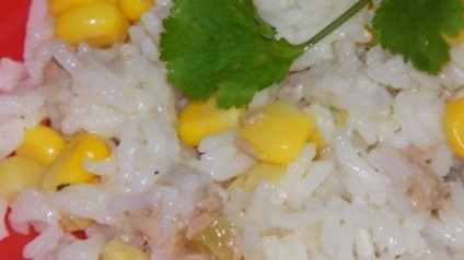 Főzés rizs zöldborsó és a kukorica