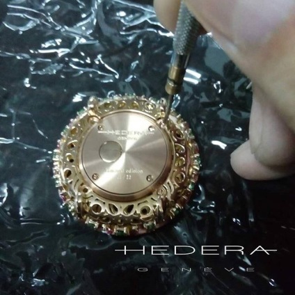Hedera a sculptat ceasuri și bijuterii în elvețiană!