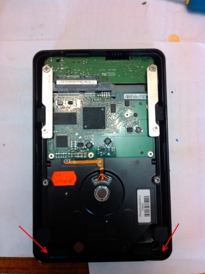 Instrucțiunea privind înlocuirea unui hard disk pe un hard disk extern Western wdbaau0020hbk