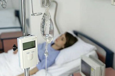 Kómába tüdőgyulladás jelzéseinek és szövődmények